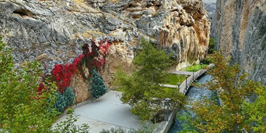 Bozkırda kalan cennet! Burayı duyan ayrı gören ayrı şaşırıyor: Güzelliği mest ediyor 4